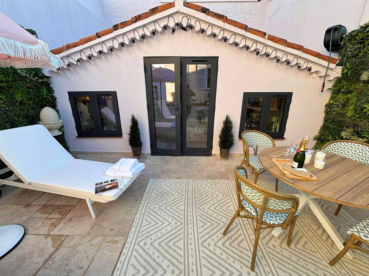 Underbar terrass med sol från morgon till kväll