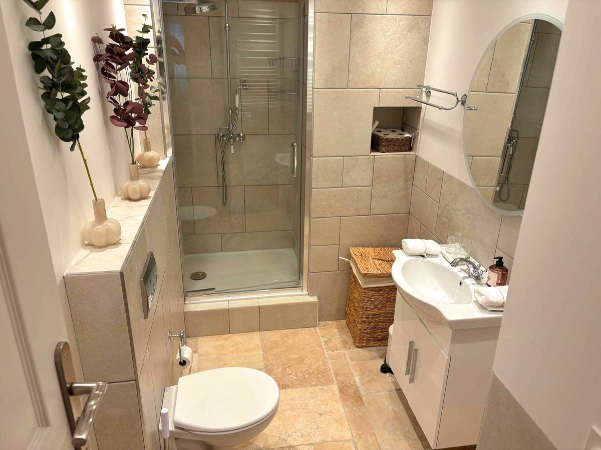 Privat badrum tillhörande master bedroom