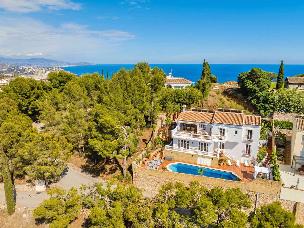 Villaområdet Punte de la Mona utmärks speciellt av vackra pinjeträd