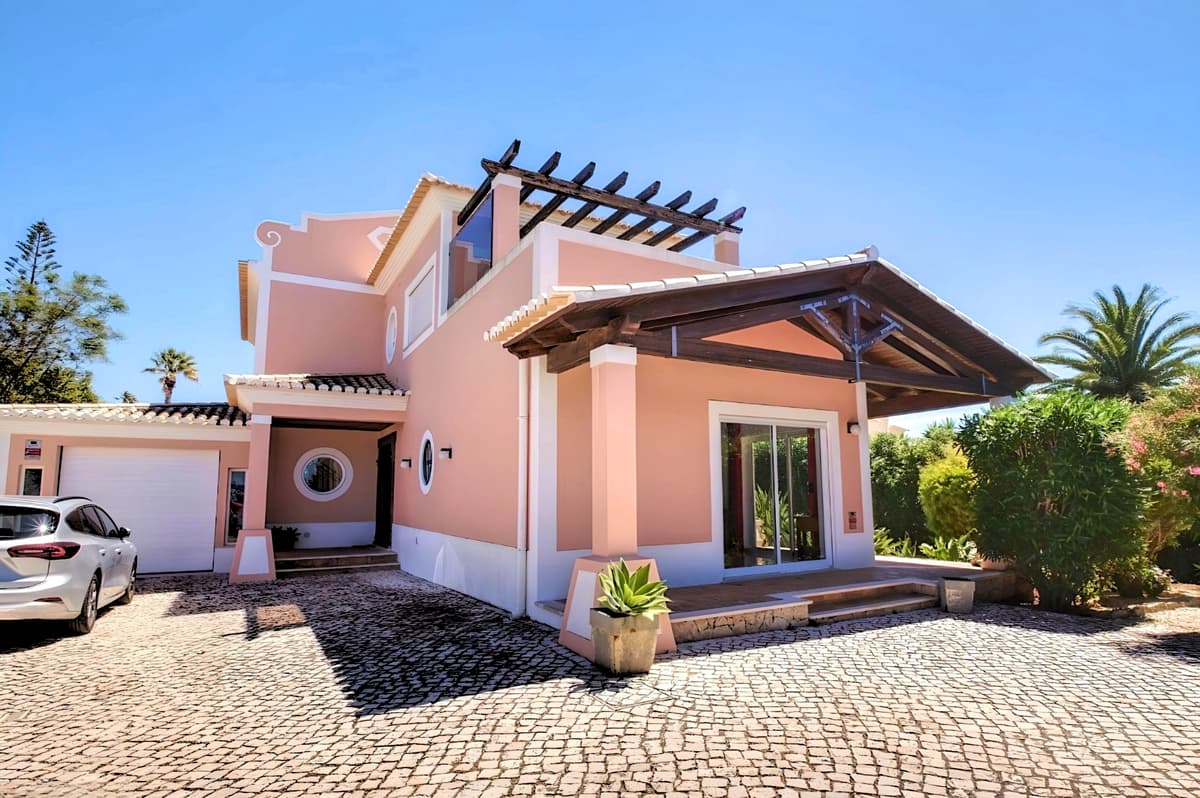 Villan sett från väster